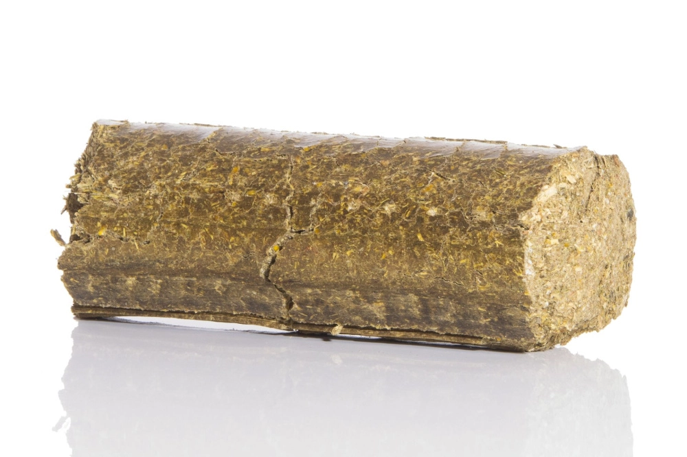 Klovací válec pro drůbež z lučního sena s vitamíny, minerály a enzymy Klovací válec pro drůbež z lučního sena s vitamíny, minerály a enzymy