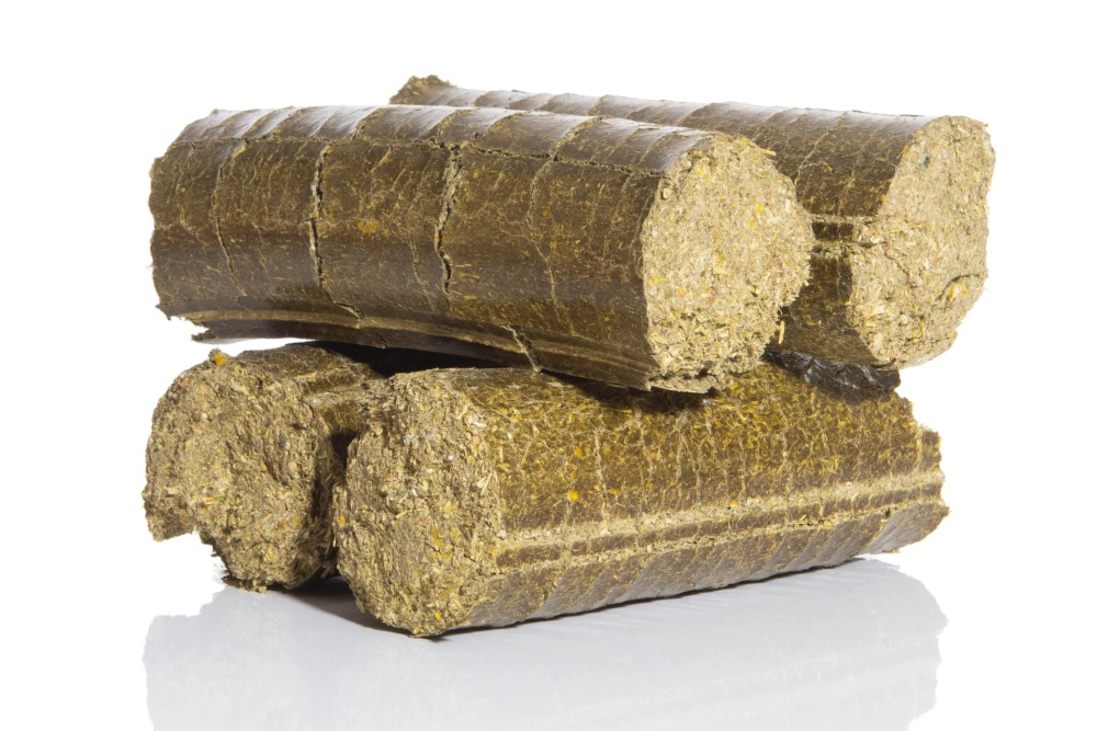 Klovací válec pro drůbež z lučního sena s vitamíny, minerály a enzymy Klovací válec pro drůbež z lučního sena s vitamíny, minerály a enzymy