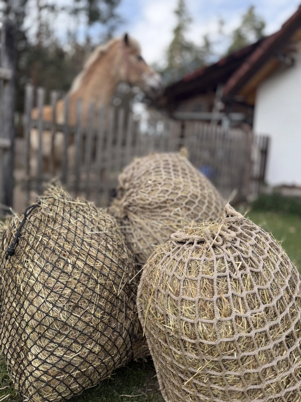 Extrémně pevná síť na seno Slowfeeder béžová Extrémně pevná síť na seno Slowfeeder béžová