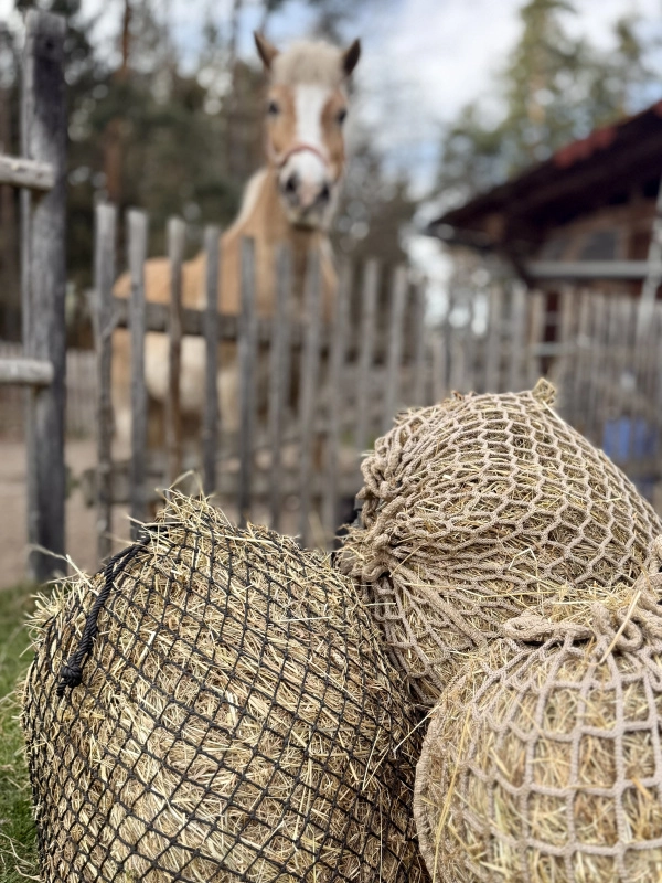 Extrémně pevná síť na seno Slowfeeder béžová Extrémně pevná síť na seno Slowfeeder béžová