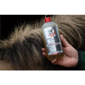 Jemný šampon na porušenou kůži, při letní vyrážce a při napadení roztoči Leovet SOS Hautpflege Shampoo