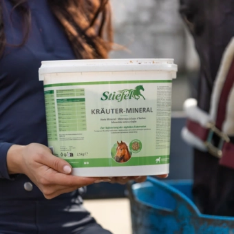 Stiefel Minerální směs z bylinek pro koně Krauter-Mineral
